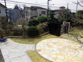 芝生でペット(トイプードル)と過ごせるフロントヤード ~武蔵村山市中藤~5