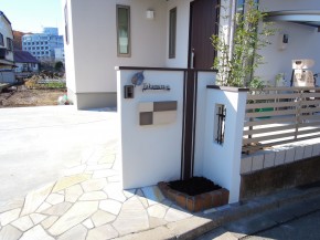 Dea's Garden製品で統一した門柱　～八王子市片倉町～１