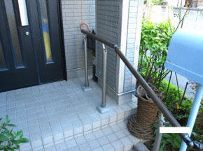 玄関前の手摺で安心、安全　～武蔵村山市中藤～３