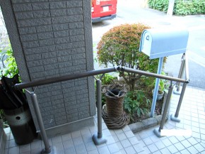 玄関前の手摺で安心、安全　～武蔵村山市中藤～４