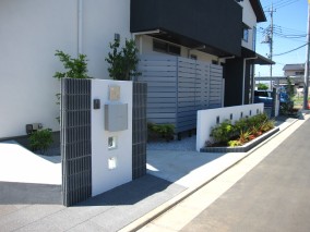 デザイン性と機能性の両面を追求した二世帯住宅外構　～瑞穂町箱根ヶ崎～