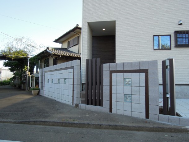 化粧ブロックを組み合わせたデザイン塀　～立川市上砂町～