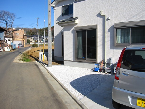 道路境界をオシャレに演出　～八王子市犬目町～