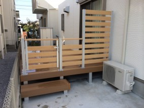人工木デッキをメインとしたローメンテナンスなお庭　～小平市津田町～