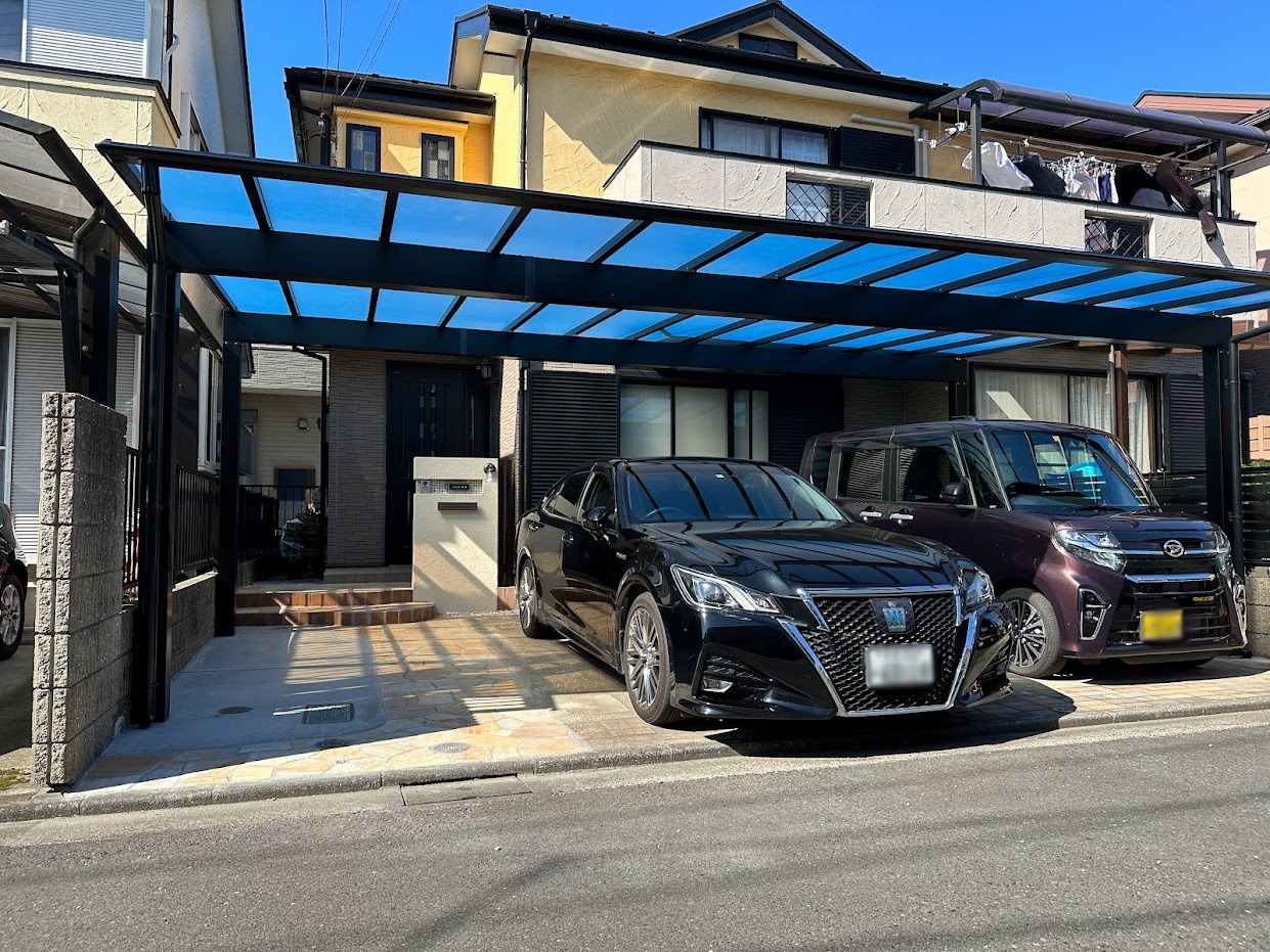 3台用カーポートで雨天時も快適な車庫アプローチ　～立川市～