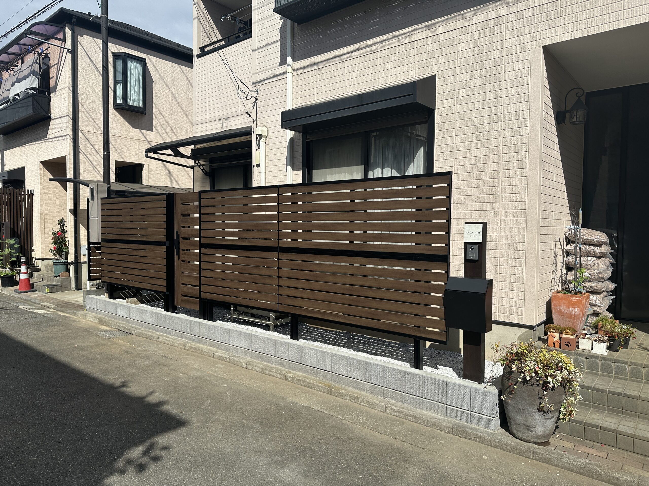 ウッドデッキと生垣を最新版にアップデート　～立川市～