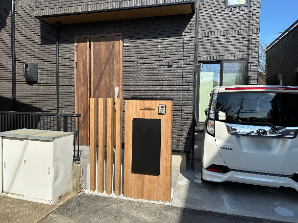 敷地を有効活用した機能門柱　～小平市～