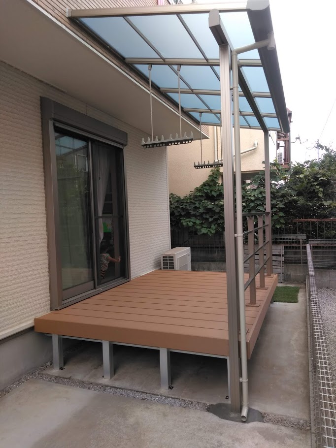 ウッドデッキとテラス屋根を付けて使い勝手の良いお庭へ 立川市 東京の外構 エクステリア工事 ライズエクステリア