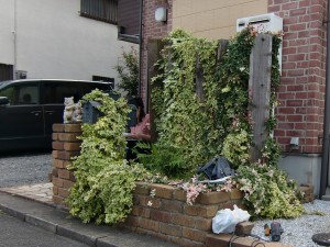 玄関脇のスペースを機能的でナチュラルな仕上がりに 羽村市神明台 東京の外構 エクステリア工事 ライズエクステリア 玄関脇のスペースを機能的でナチュラルな仕上がりに 羽村市神明台 東京の外構 エクステリア工事 ライズエクステリア